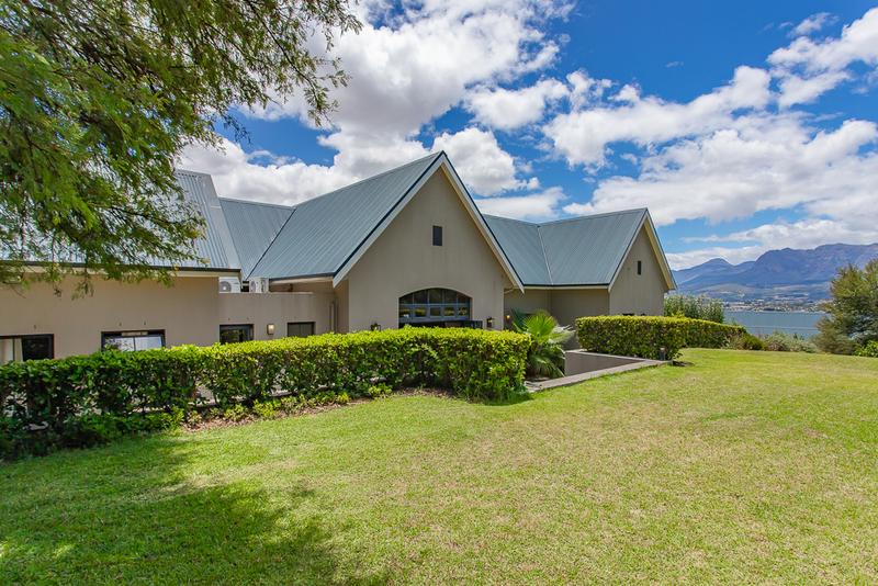 5 Bedroom Property for Sale in Lemoenkloof Western Cape